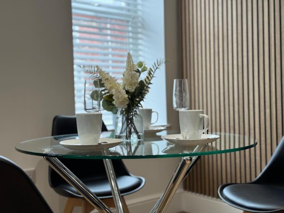 Entire Apartment In Waterloo Экстерьер фото